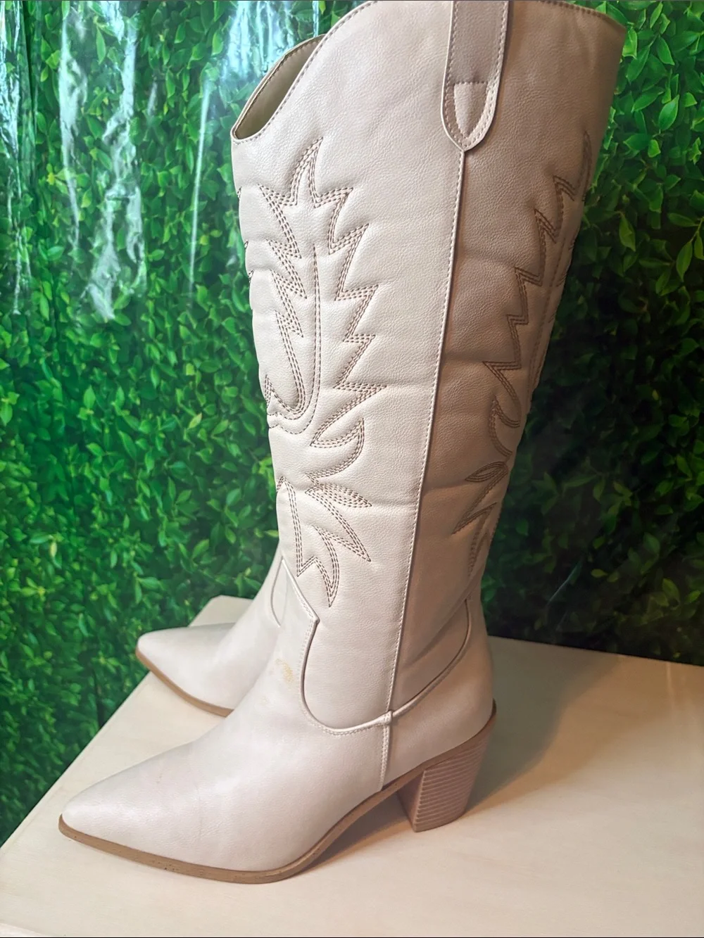 Beautiful Cream Cowgirl Boots